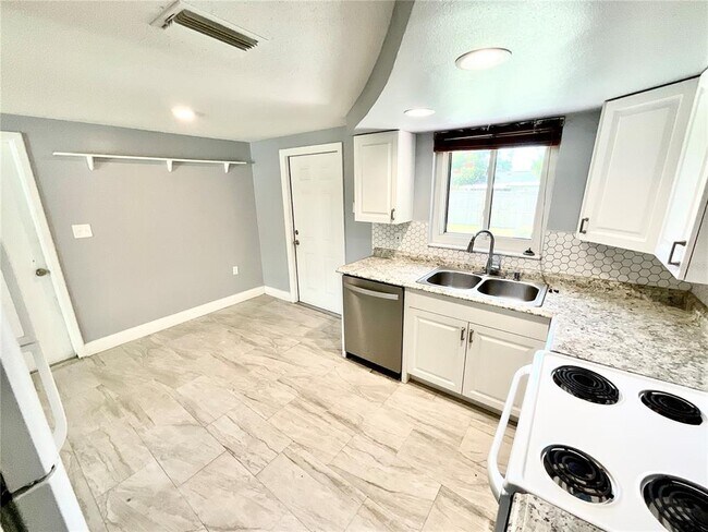 Building Photo - 9715 Gray Fox Ln