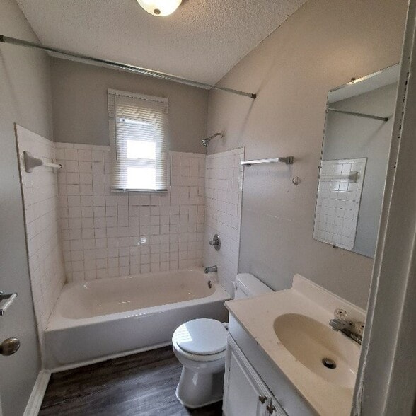 Building Photo - 2717 Carnes Ave