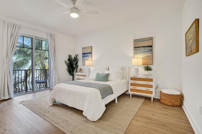 Building Photo - 642 NW 38th Cir