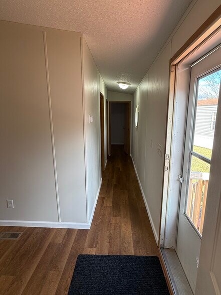 Building Photo - 14 Lindy Loop