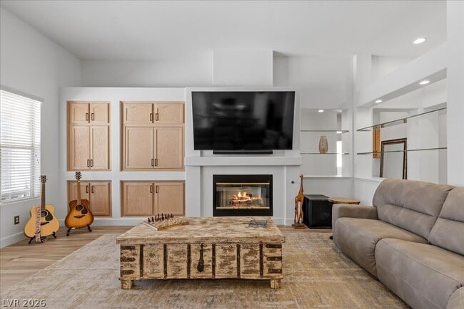 Building Photo - 2204 Trident Maple St