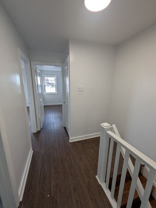 Building Photo - Stunning 3 Bedroom Home - Mayfair