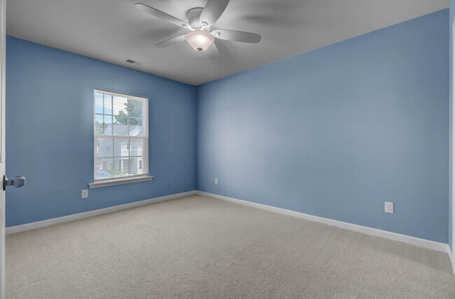 Building Photo - 131 Lakestone Rd