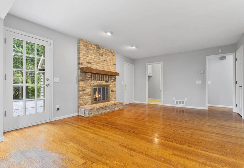 Building Photo - 1900 Vernon Dr S