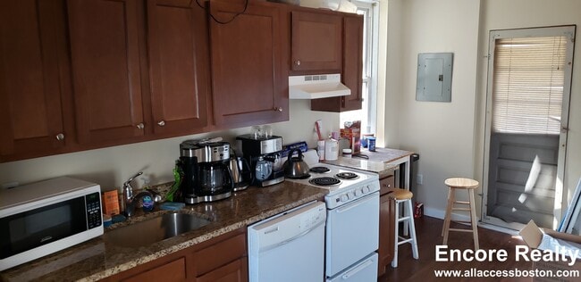 Building Photo - 224 Hanover St