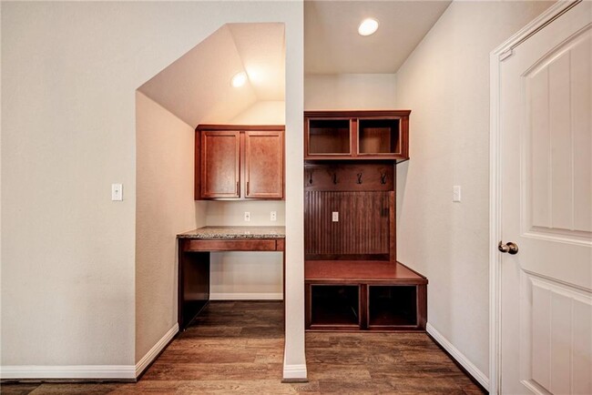 Building Photo - 107 Buckthorn Dr