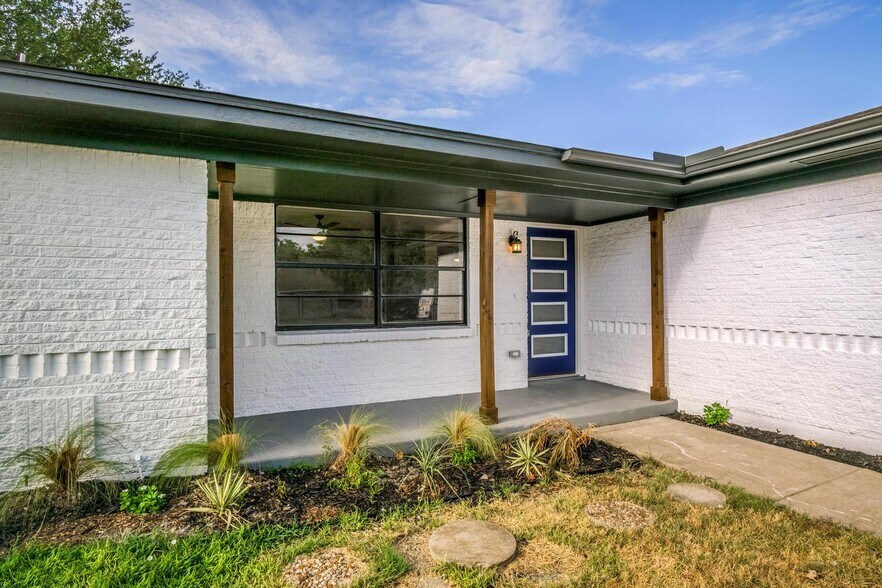 Building Photo - Sleekly updated Richardson home with shady backyard & patio