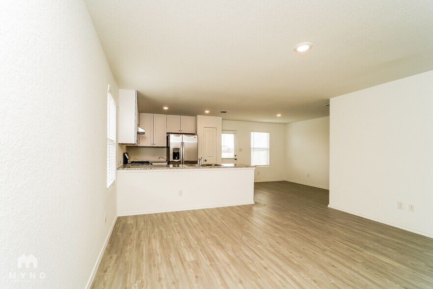 Building Photo - 5931 Sunset Song Ln