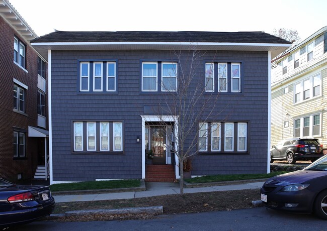 Building Photo - 7 Cedar St
