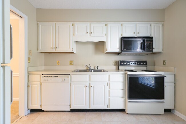Building Photo - Charming 2BR & 2.5BA Townhome with Dual Primary Suites in Woodstream Glen