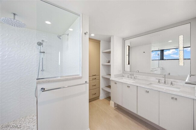 Building Photo - 6075 Pelican Bay Blvd