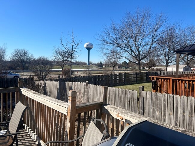 Building Photo - 2650 Cadbury Cir