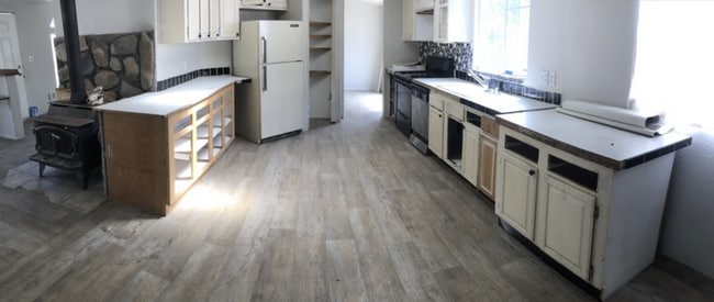 Building Photo - 3/2 Home- 1,700 sq.' w/ Expansive Open Floor Concept