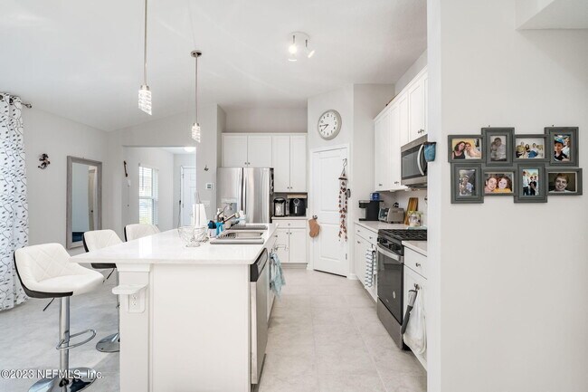 Building Photo - 581 Meadow Ridge Dr