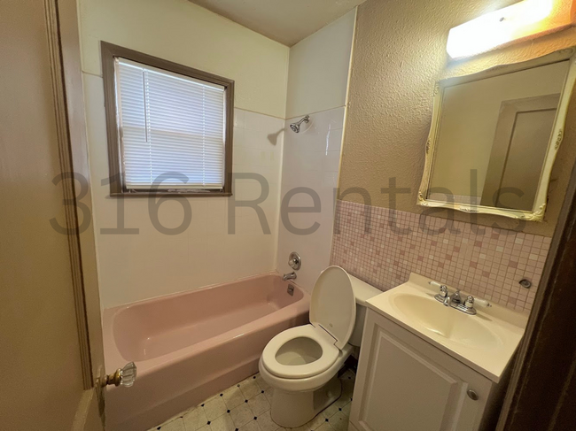 Building Photo - $1025 - 3 bed 1 bath home - Single Family ...