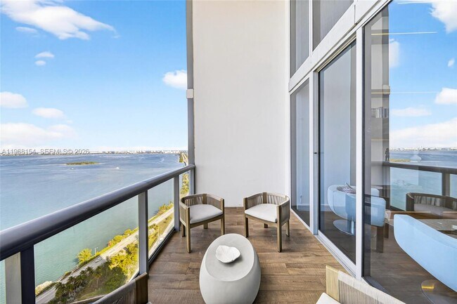 Building Photo - 601 NE 36th St