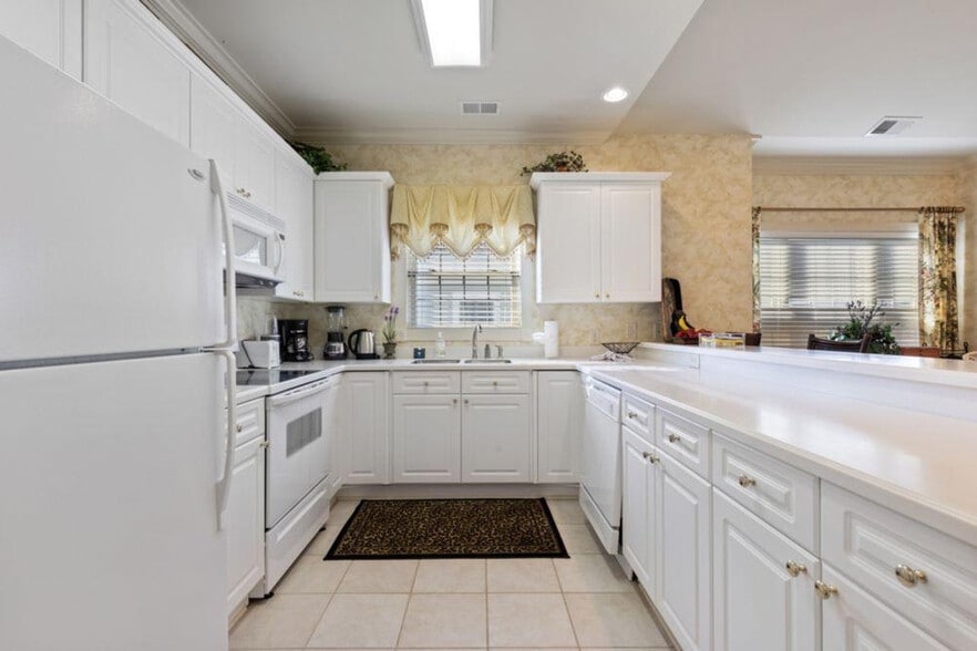 Building Photo - 4898 Magnolia Pointe Ln