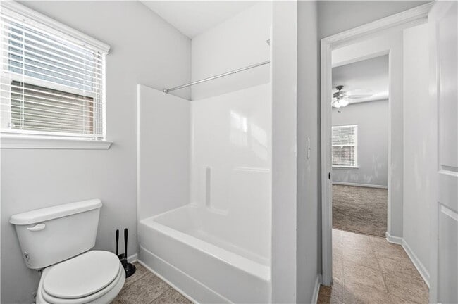 Building Photo - 425 Lance View Ln