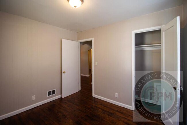 Building Photo - 3 Bedroom / 1 Bath Home! | Omaha, Ne