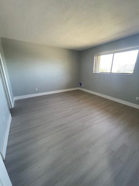 Building Photo - 6900 SW 39th St