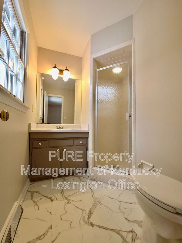 Building Photo - 3462 Lansdowne Dr