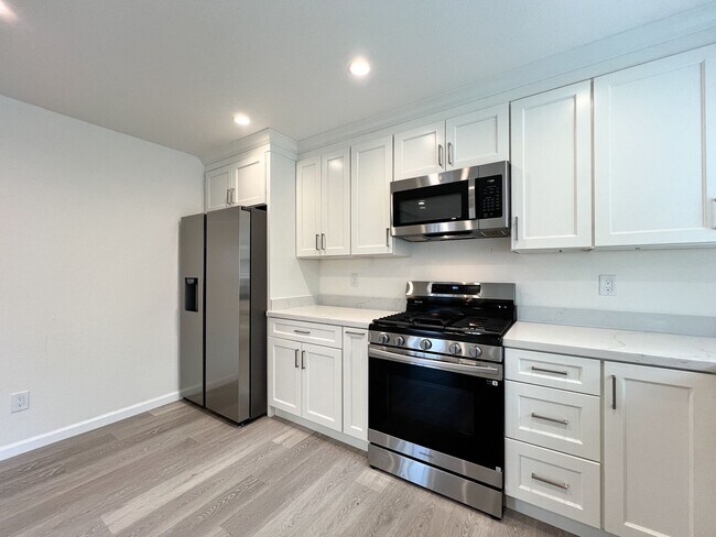 Building Photo - 847 Central Ave