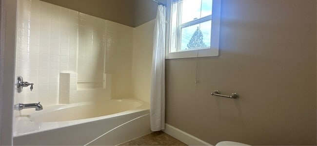 Building Photo - 913 Pintail St