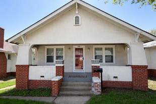 Building Photo - 2222 Duncan St