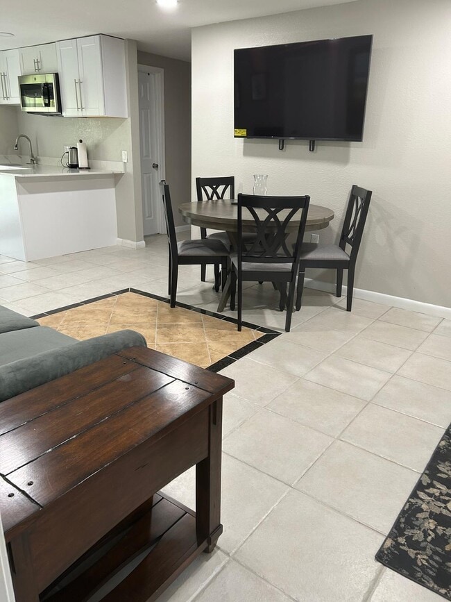 Building Photo - 16627 Deer Path Ln