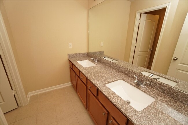 Building Photo - 215 Promenade Estates Ln
