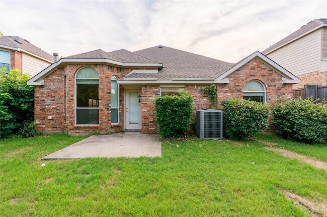 Building Photo - 2505 Monroe Dr