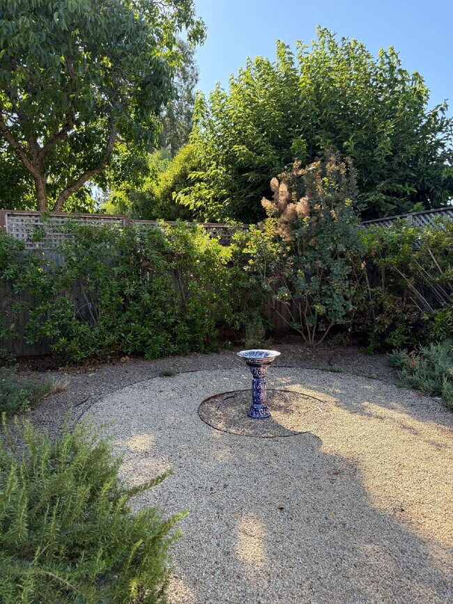 Building Photo - Three bedroom, Two bath, Single level home.