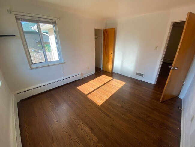 Building Photo - Prime Location, Great Lifestyle!