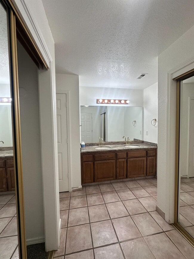 Building Photo - 2378 Grapewood Ct