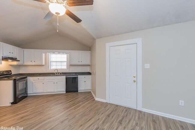 Building Photo - 8815 Woodbine Dr