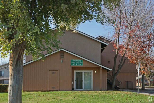 Building Photo - Oakwood Apartments