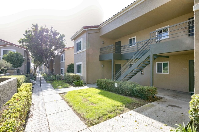 Building Photo - 7505 Charmant Dr