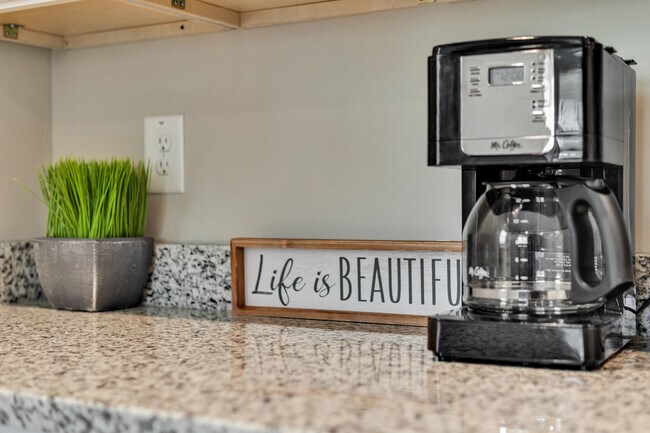 Building Photo - 764 Mary Ln