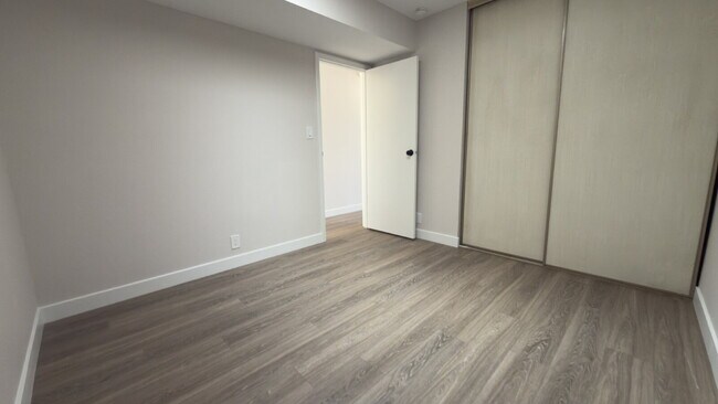 Building Photo - "Charming 1-Bedroom Condo Oasis in Phoenix - Your Perfect Urban Retreat!"