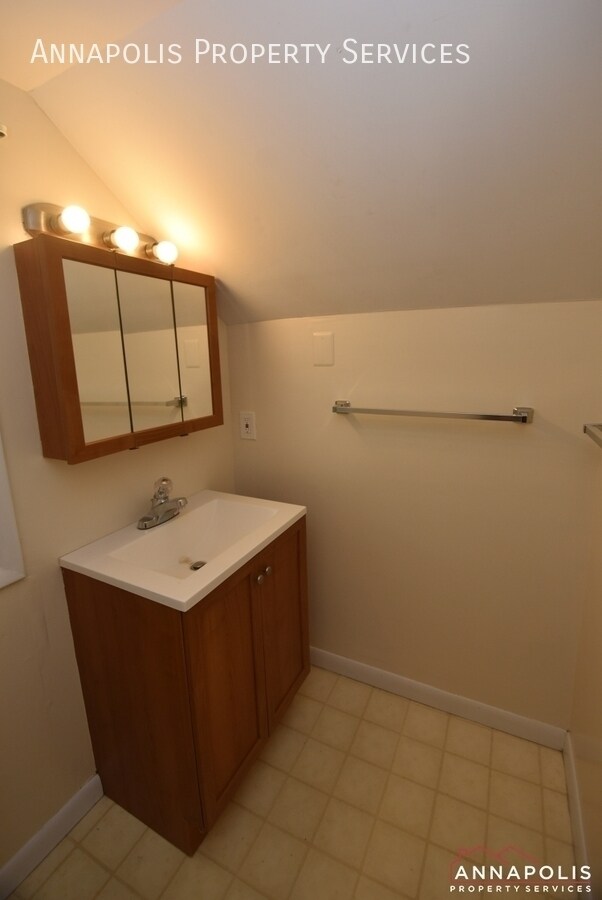 Building Photo - 1395 Bayside Dr