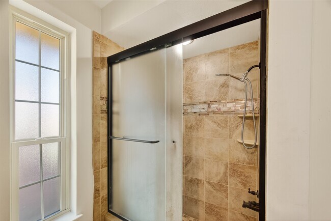 Building Photo - 1810 Indian Shores Rd