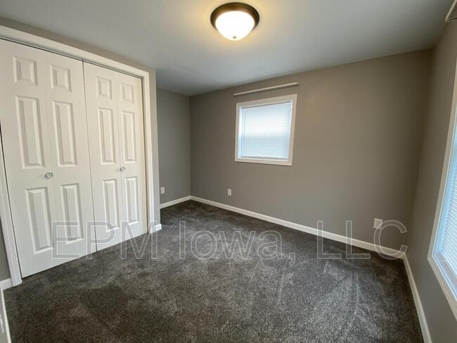 Building Photo - 609 1st St W