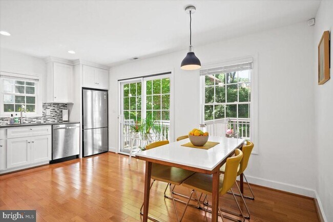 Building Photo - 4842 Park Ave