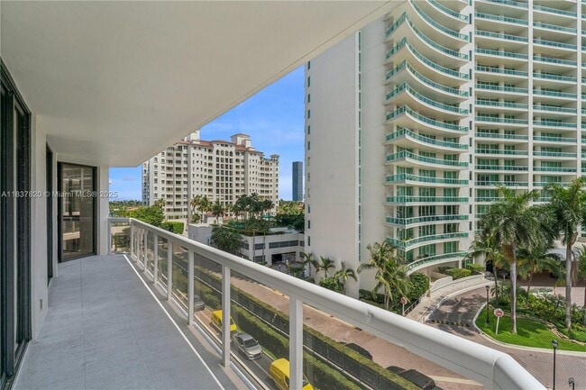 Building Photo - 20185 E Country Club Dr