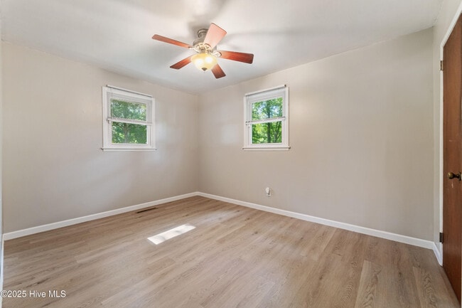 Building Photo - 513 Jarman St