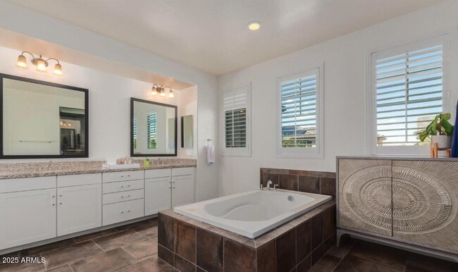 Building Photo - 947 W Kaibab Dr