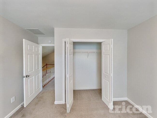 Building Photo - 123 Clarin Way