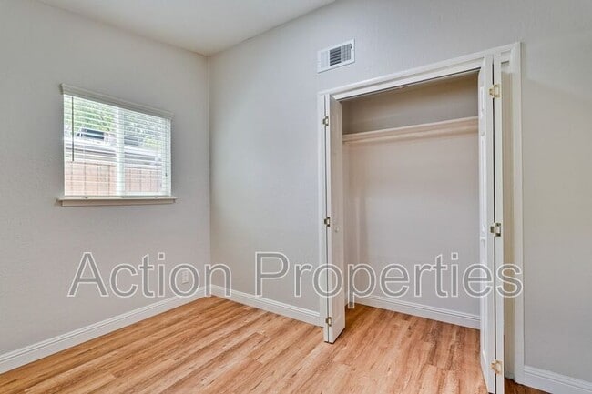 Building Photo - 1125 Burgoyne St