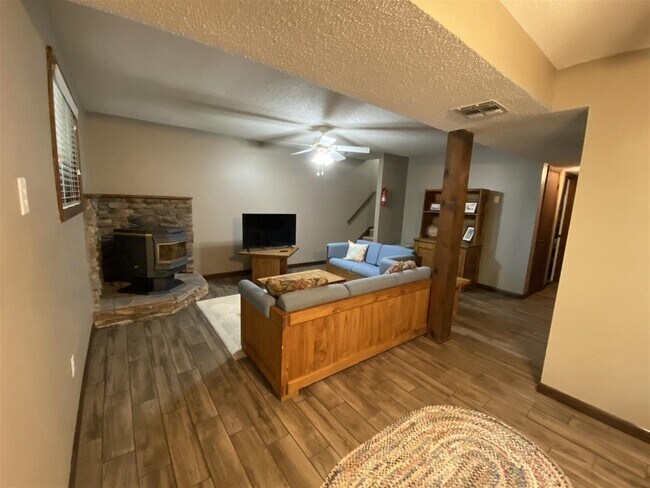 Building Photo - 2829 Hopkins Dr