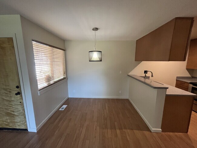 Building Photo - Downstairs 2 bedroom unit with parking and a patio